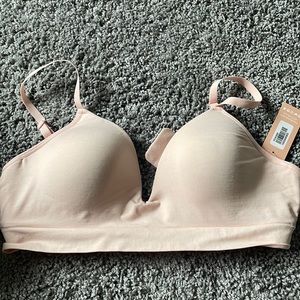 Thirdlove seamless V neck wireless